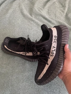 Talla 9.5 - Adidas Yeezy Boost 350 V2 Low Oreo Foto 1 de 4