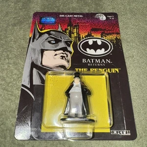 B-684 MINT ON CARD VINTAGE 1992 ERTL BATMAN RETURNS THE PENGUIN DIECAST FIGUR - Bild 1 von 2