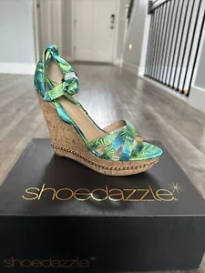 Shoedazzle, Nox, Palmenmuster blau Satin 5,25" Kork Keilabsatz Plateau Sandale GR 10 - Bild 1 von 4