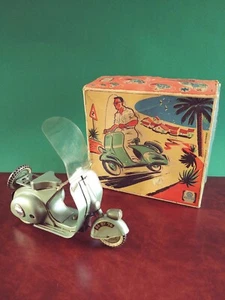 Raro 1960 La Hotte Vespa scooter motocicleta juguete de hojalata con embalaje original - Imagen 1 de 12