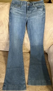 Jeans donna svasati vita bassa J Brand Love Story taglia 26 blu effetto invecchiato elasticizzato - Foto 1 di 10