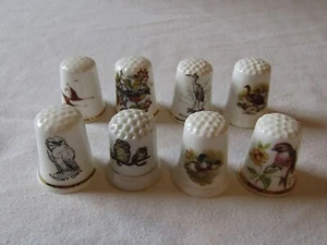8 BONE CHINA THIMBLES DEPICTING BIRDS. - Foto 1 di 5
