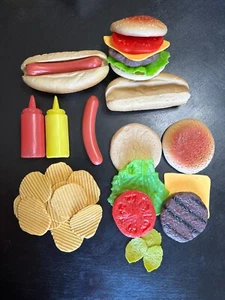 1987 Play Food Fast Food Burger Chips Hot Dogs condimentos falta 1 pepinillo - Imagen 1 de 2