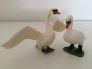 SCHLEICH WHITE SWANS RETIRED Open Wing And Standing Birds Bundle - Picture 1 of 3