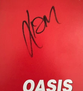 BRILLIANT LIAM GALLAGHER SIGNED LEE HENSHAW OASIS BOOK 1996 NOEL GALLAGHER - Imagen 1 de 4