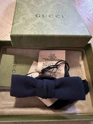 Nueva pajarita ajustada de seda Gucci azul marino hecha en Italia Foto 1 de 4