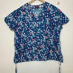 Top scrub Divine Curves maniche corte 1x scollo a V koala rosa nastro cuore blu - Foto 1 di 9