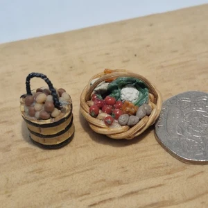 24th scale 2 x wicker Baskets of Food stunning detail GO47 24 - Picture 1 of 2