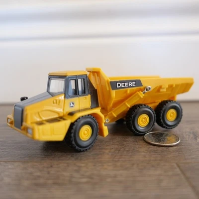 TOMY LP64774 John Deere Articulated Dump Truck, 1/64 Scale - Image 1 of 2