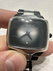 Nixon. Sí, es real. El jugador. Reloj de vestir para hombre. Cara negra. como está el estado - Imagen 1 de 8