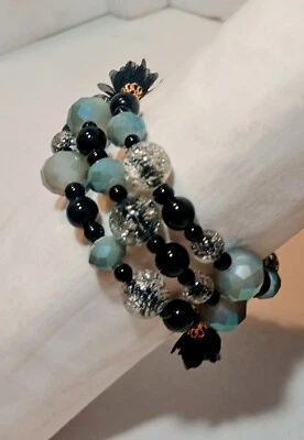 Pulsera envolvente - cuentas de vidrio negro y gris - hecha a mano Foto 1 de 3