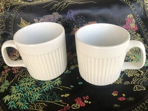 Un par de tazas de café Ethena blancas piedra de hierro Johnson bros Inglaterra de colección - Imagen 1 de 3