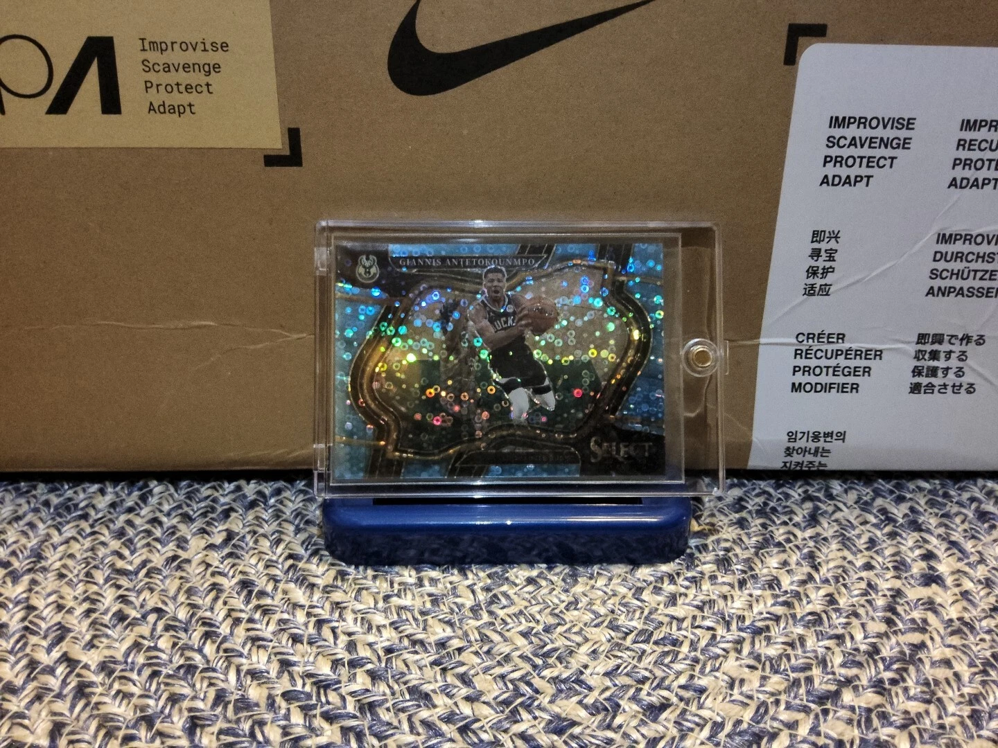 2022-23 Select - Giannis Antetokounmpo - Courtside Light Blue Disco Prizm SP /99