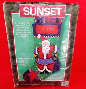 Kit de dimensiones de medias de fieltro de Navidad protagonizadas por Santa Paz estrellas regalos - Imagen 1 de 3