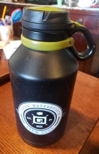 Obrien Watersports 64 oz Growler Beer Brew Club Ski Boat Board Lake Camp Bin 20 - Imagen 1 de 2