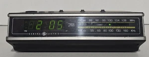 General Electric Faux Woodgrain Vintage Digital Alarm Clock Radio Model# 7-4675A - Picture 1 of 14