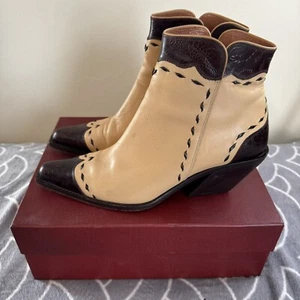 Donald J Pliner Western Couture Leather Snip Toe Ankle Bootie Women's Boots 9.5 - Picture 1 of 24