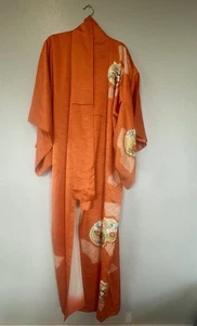 Tela texturizada naranja kimono vintage con detalles florales - Imagen 1 de 9