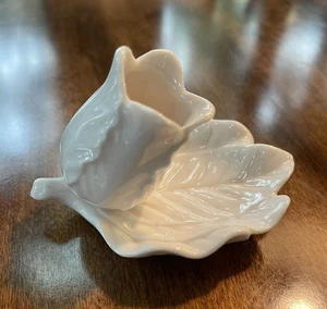 Vintage 1950s White Porcelain Japanese Toothpick Holder Rosebud & Leaf - Picture 1 of 8