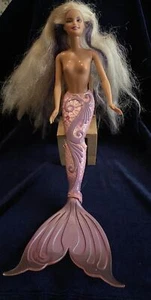 Barbie 2002 (1998) Mattel China ~ Meerjungfrau mit Schwanzplatte/lila Haare, beschädigt #63 - Bild 1 von 11