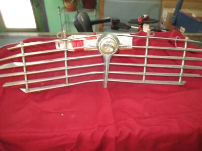 Jaguar E-Type serie III V12 capó rejilla y porta insignia BD38844 colgador de pared Foto 1 de 4