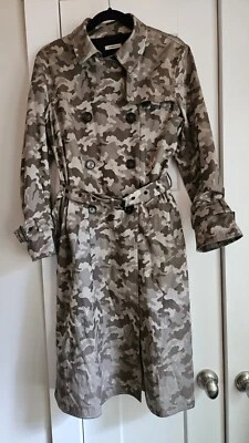 Gabardina Connolly Camuflada; Elegante+Clásica; Talla = 38; Rara+Impresionante! Foto 1 de 4