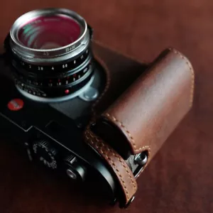 Leica M10 with Leica hand grip case  - Arte di mano - - Picture 1 of 3
