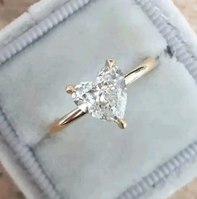 Anello di fidanzamento con diamanti creati in laboratorio taglio cuore 2 CT... - Immagine 1 di 4