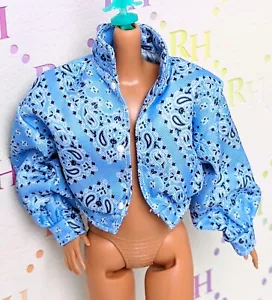 NUEVA CHAQUETA BARBIE EXTRA #16 ROPA MUÑECA AZUL CLARO VAQUERO PAÑDANNA ESTAMPADO CACHEMIRA - Imagen 1 de 3