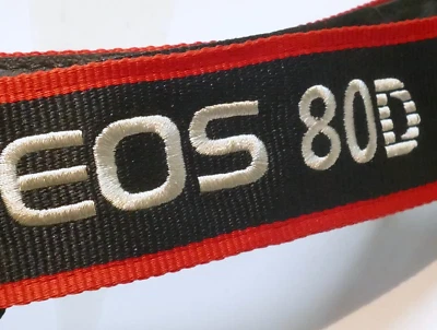 Correa para el hombro para el cuello de la cámara Canon EOS 80D de lona negra/roja - Original OEM Foto 1 de 4