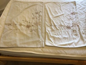 2 Beige Pillow Cases. Cotton / Polyester. Measuring approx 70x45cm. Brown Beads - Picture 1 of 2