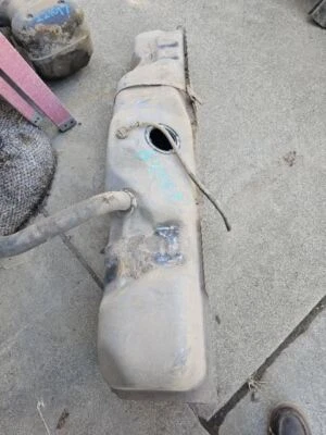 Tanque de combustible debajo de la cabina 133" Wb acero 19 galones para camioneta Ford F150 87-89 408379 Foto 1 de 4