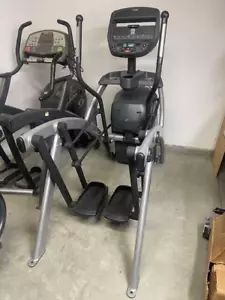 Cybex 525AT Arc Trainer - Picture 1 of 3