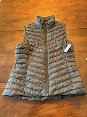 Chaleco acolchado negro Old Navy Active para mujer talla mediana con cremallera/bolsillos con cremallera Foto 1 de 4