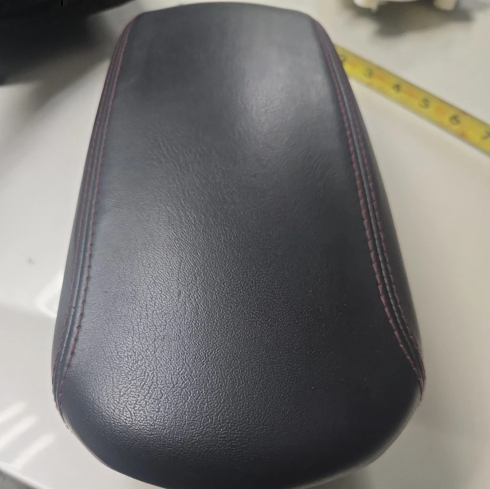 💎 2015-2017 Jeep Renegade черная центральная консоль кожаная раздвижная крышка подлокотника изготовитель оборудования - Изображение 1 из 4