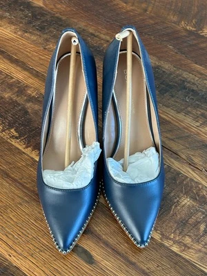 Tacones de aguja BCBG Generation para mujer de cuero azul con tachuelas punta Foto 1 de 4