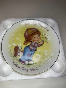 Vintage 1982 Mothers Day "Little Things Mean A Lot" Avon Mini Collectors Plate - Picture 1 of 7