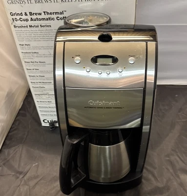 Cafetera térmica Cuisinart automática de molienda y preparación de 10 tazas DGB-600BC Foto 1 de 4