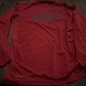 Nike Dri-Fit Long Sleeve T-Shirt, Light and Stretchy, Gym-Red Size Youth XL - Picture 1 of 9