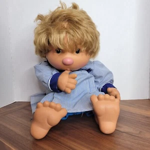 Vintage Vicma Bambus Daumen saugende Babypuppe 1980er Jahre Mädchen blond 19"" schläfrige Augen - Bild 1 von 9