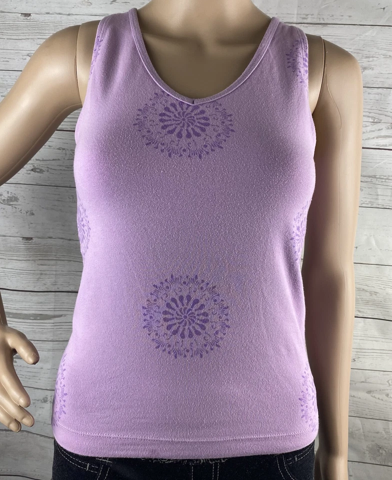 Camiseta sin mangas Danskin Yoga pequeña lila púrpura floral patrón mandala recortada atlética Foto 1 de 4