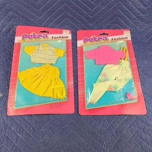 Lote De 2 Muñecas Completas De Colección Plasty PETRA {Alemania Barbie Clone} Moda-NRFP - Imagen 1 de 5