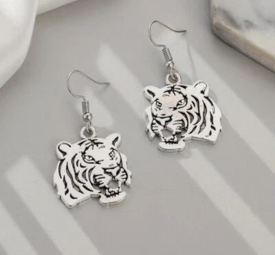 Pendientes colgantes de tigre enchapados en plata inspirados en Clemson Foto 1 de 3