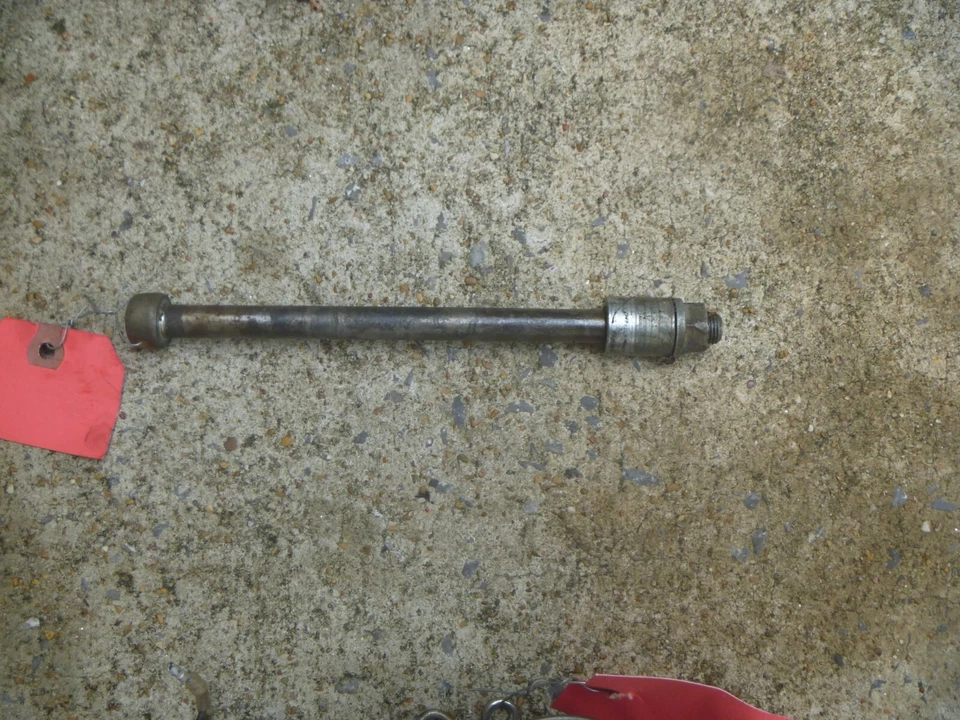 Eje de rueda delantera OEM 83-85 Honda XL80 XL80S Foto 1 de 1