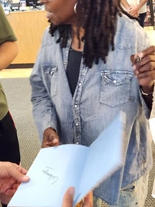 AUTOGRAPHED Whoopi Goldberg SIGNED Book THE CHANGE  The View AUTOGRAPH In Person - Picture 1 of 9