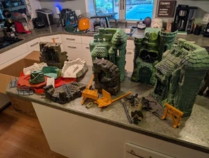 Vtg 1980s Castle Grayskull Masters of the Universe Playset MOTU Misc Parts AS IS - Picture 1 of 14