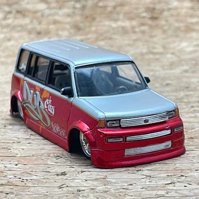 Scion xB - DUB CITY - Personalizado - Juguetes JADA - Plata sobre Rojo Foto 1 de 4