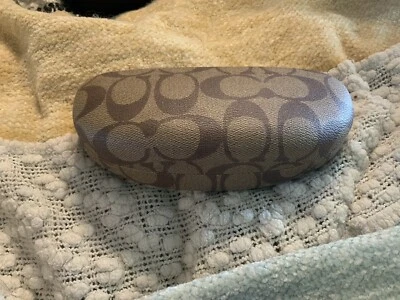  Gafas de sol COACH Signature monograma marrón con cubierta dura estuche para ojos Foto 1 de 3