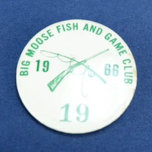 Pin insignia botón Big Moose Fish and Game Club 1966 blanco verde número 19 - Imagen 1 de 4