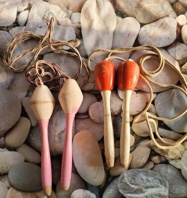 LOT DE DEUX ANCIENNES CORDES A SAUTER - Photo 1/2